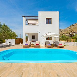 Melfe villa with private pool