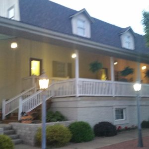 Sugarcreek Village Inn
