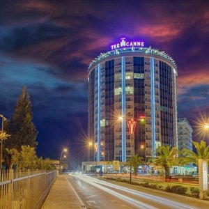 Luxury Wellness Apartments Tre Canne - night view