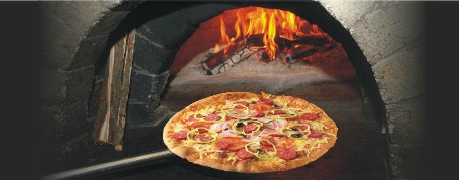 Special Pizza στο ξυλόφουρνο!