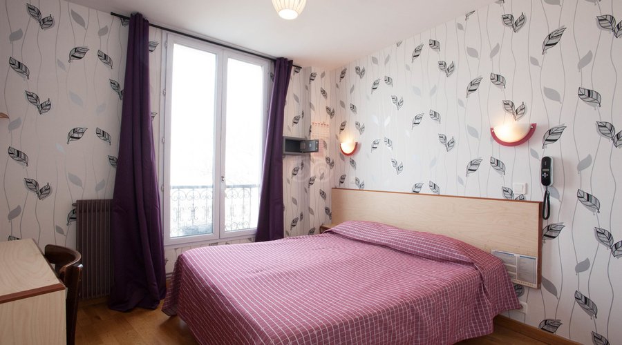 The Double Room at the Caulaincourt Square Hostel