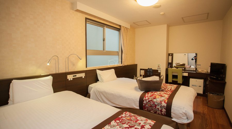 The Twin Standard Room at the Dotonbori Hotel