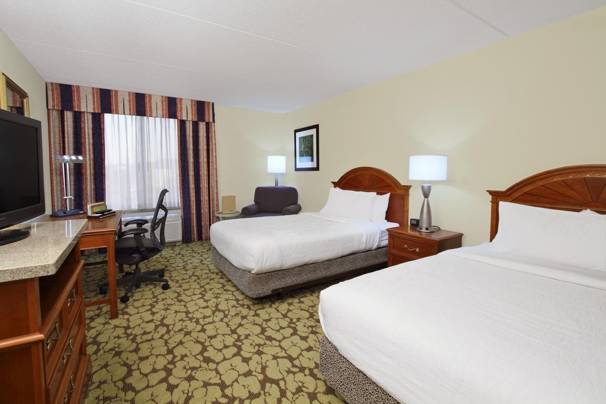 Hilton Garden Inn Chesapeake/Greenbrier Rooms: Pictures & Reviews ...