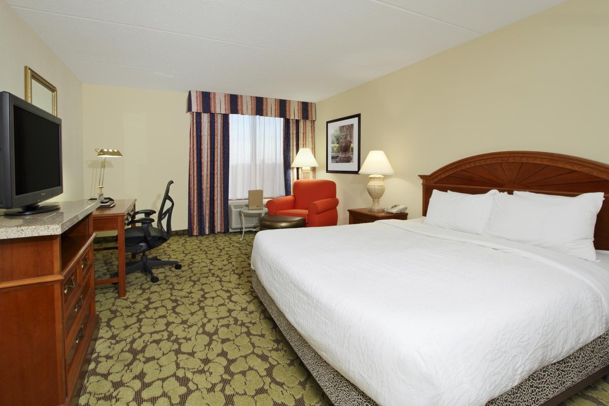 Hilton Garden Inn Chesapeake/Greenbrier Rooms: Pictures & Reviews ...