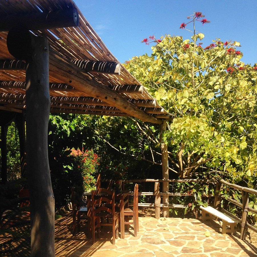 Casa Huijazzo se ubica a solo unos metros de la playa de Mazunte.