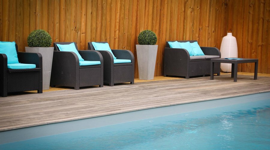 Terrasse coté piscine