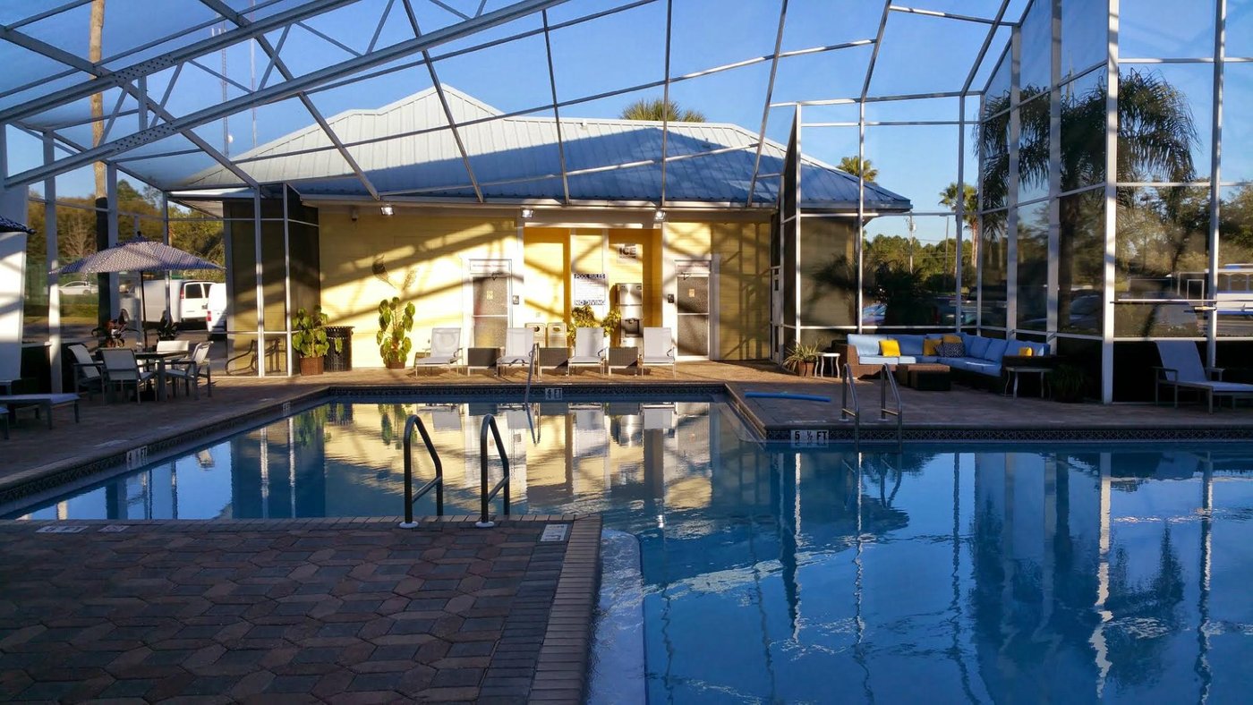 Escape to Paradise: Lazy Days RV Park, Your Florida Oasis Awaits!