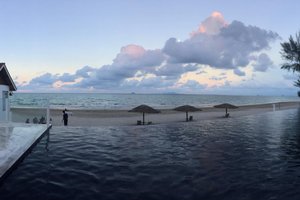Pool & Beach