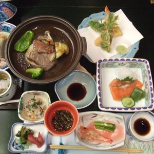夕食にグラス白ワイン1杯付いていました