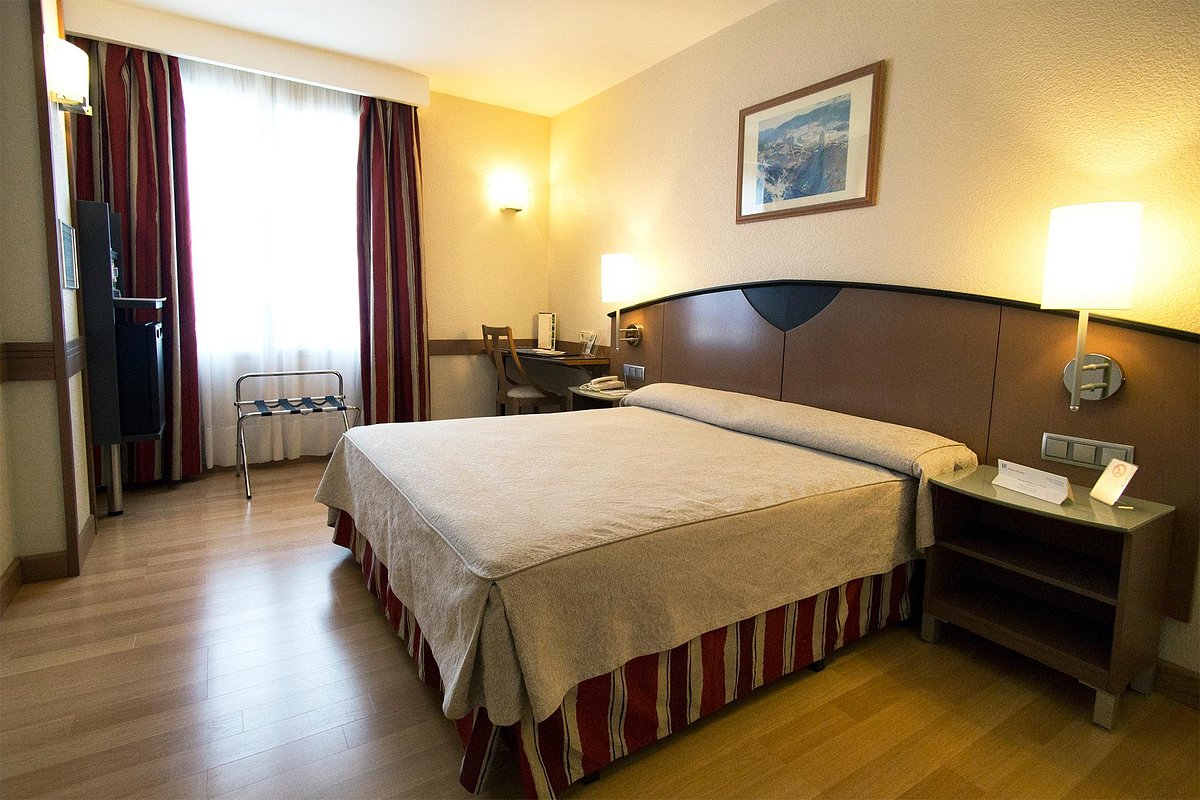 Hotel Albret, hotel en Pamplona