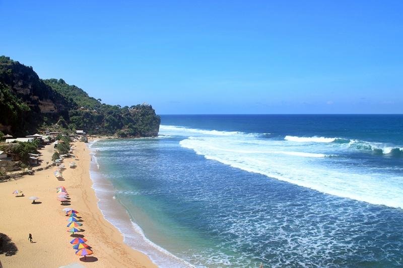 Pantai Pok Tunggal: Keindahan Surga Kecil yang Terjaga Kealamiannya

