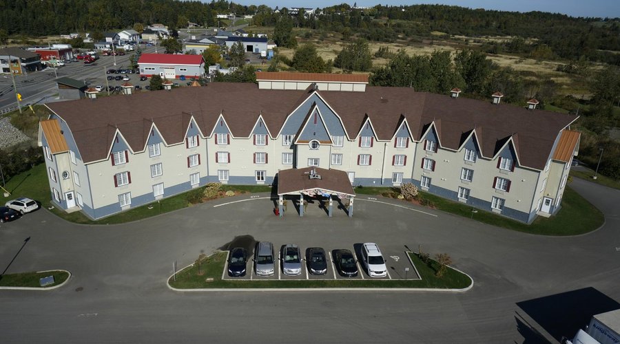 Hotel & Grounds