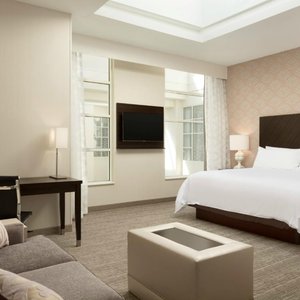 Embassy Suites by Hilton Louisville Downtown, hotel in Louisville