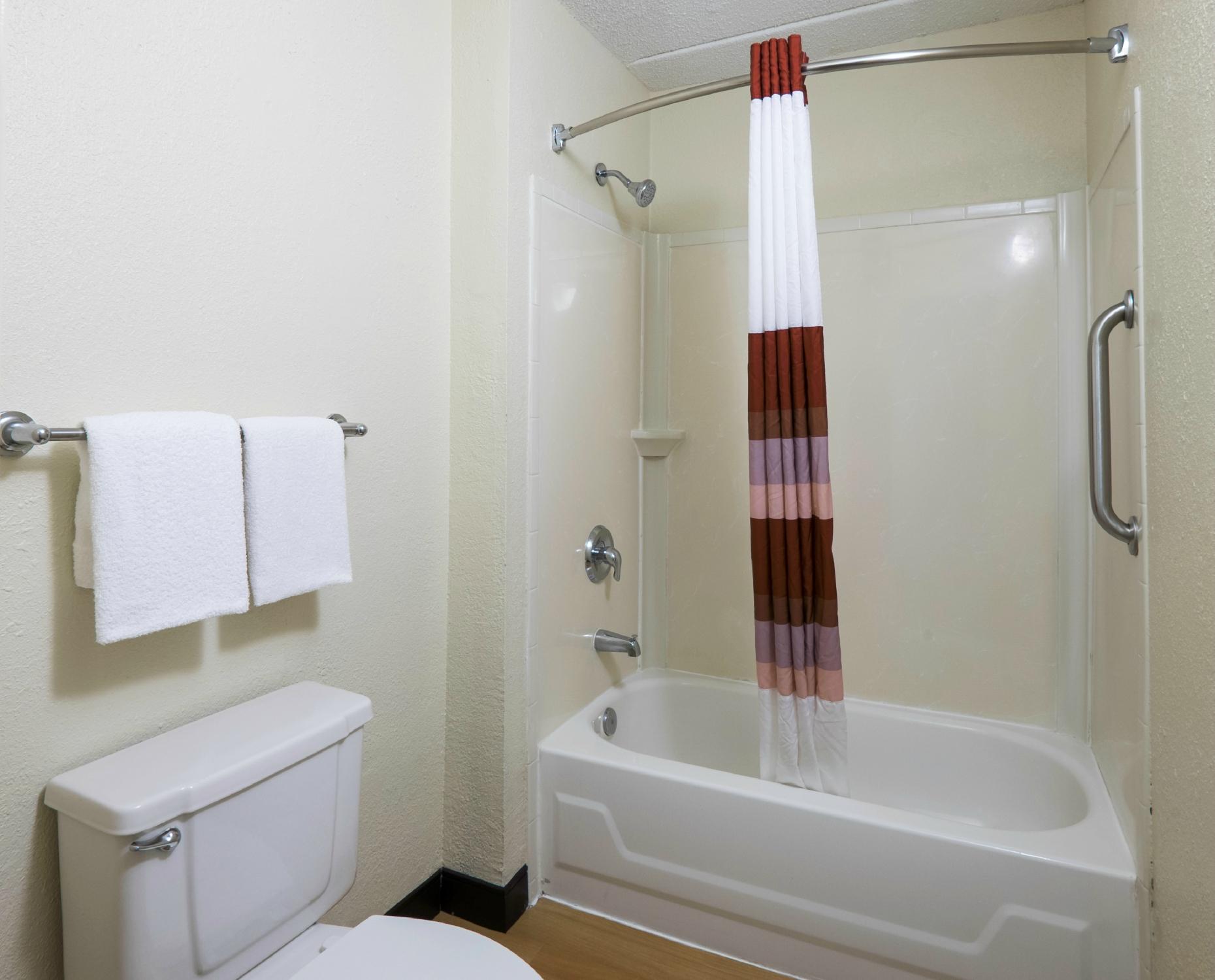 Red roof inn hot sale tinton falls nj