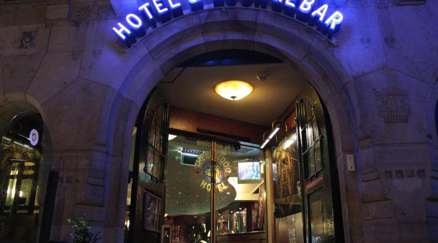 Bulldog Hotel Canal Entrance