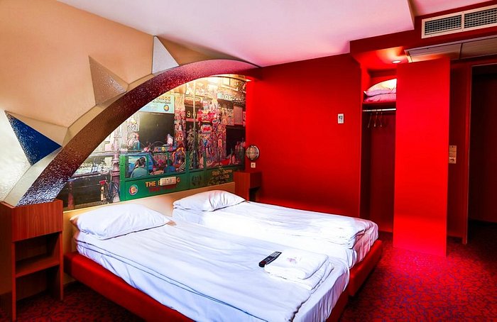 Amsterdam's Bulldog Hotel To Reopen June 1