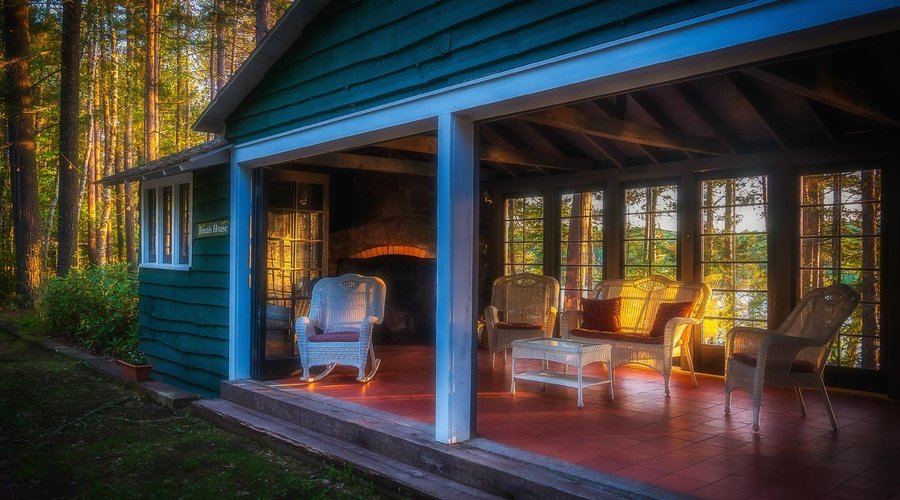 Tennis Teahouse with fireplace.  Available for all guests