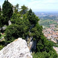 Парк San Marino на скале