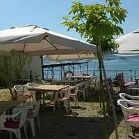 la terrasse a l'ombre et une légère brise