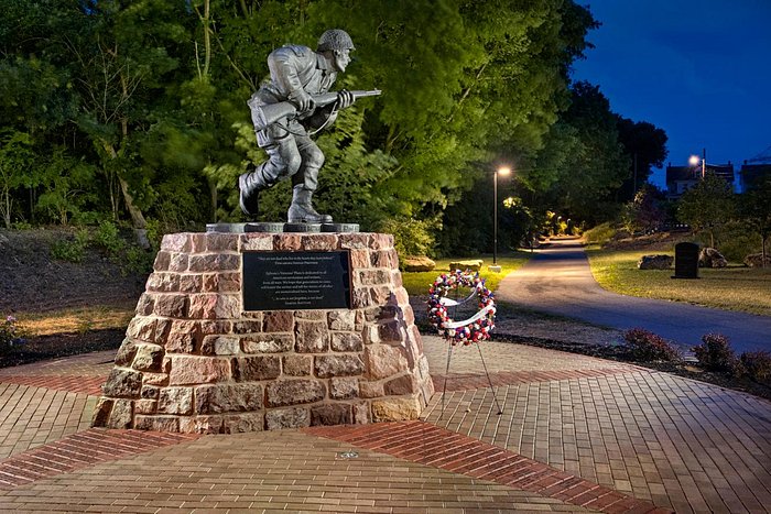 Photo of Veterans' Plaza taken by Don Reese