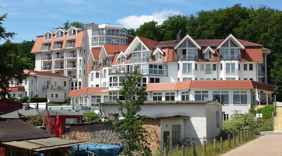 Blick auf das Hotel von der Strandseite