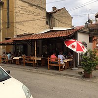 Вывески у ресторана нет