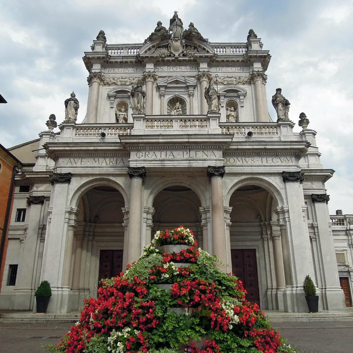 Santuario Basilica Della Beata Vergine Del Santo Rosario Di