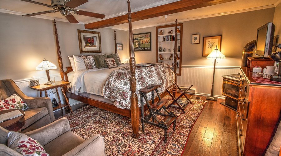 Honeymoon Suite with California king bed, gas log fireplace and sitting area