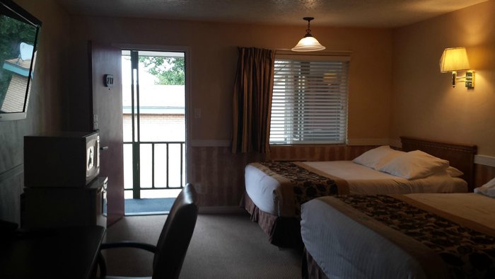 Sage Motel Parking: Pictures & Reviews - Tripadvisor