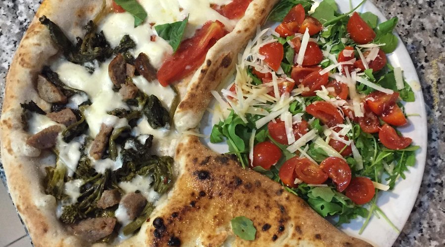 Tre gusti della migliore tradizione napoletana,margherita con pomodoro s.marzano D.O.P.,ricotta 