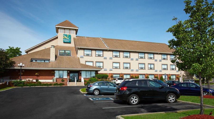 Hotel-Entrance