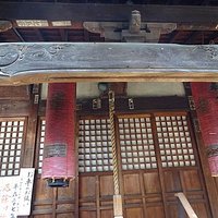 赤いよだれかけがかわいい。