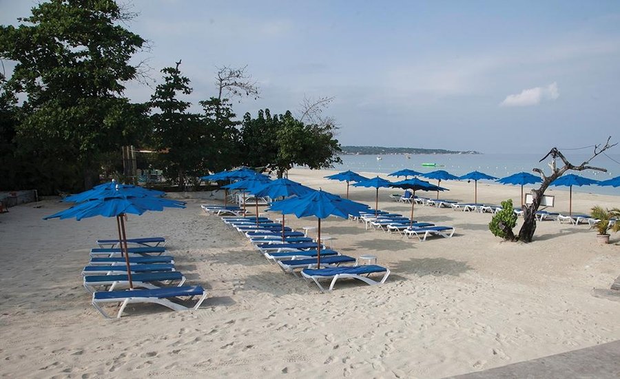 Lounge/Beach Chairs and Umbrellas