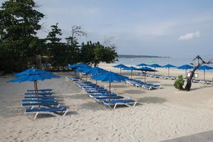 Pool & Beach