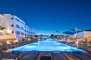 Pool & Beach