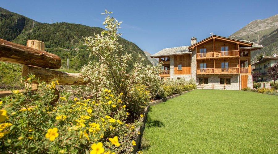 Hotel Les Montagnards Morgex Valle d'Aosta giardino