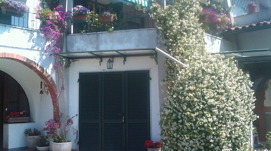 L'ingresso della camera