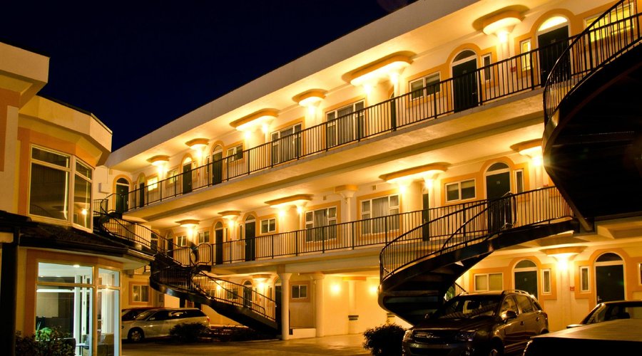 Rear Access to Ocean Facing Rooms