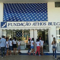 A sede da Fundação oferece uma galeria com obras do artista e uma loja com múltiplos.
