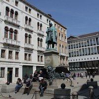 Daniele Manin statue at Campo Manin
