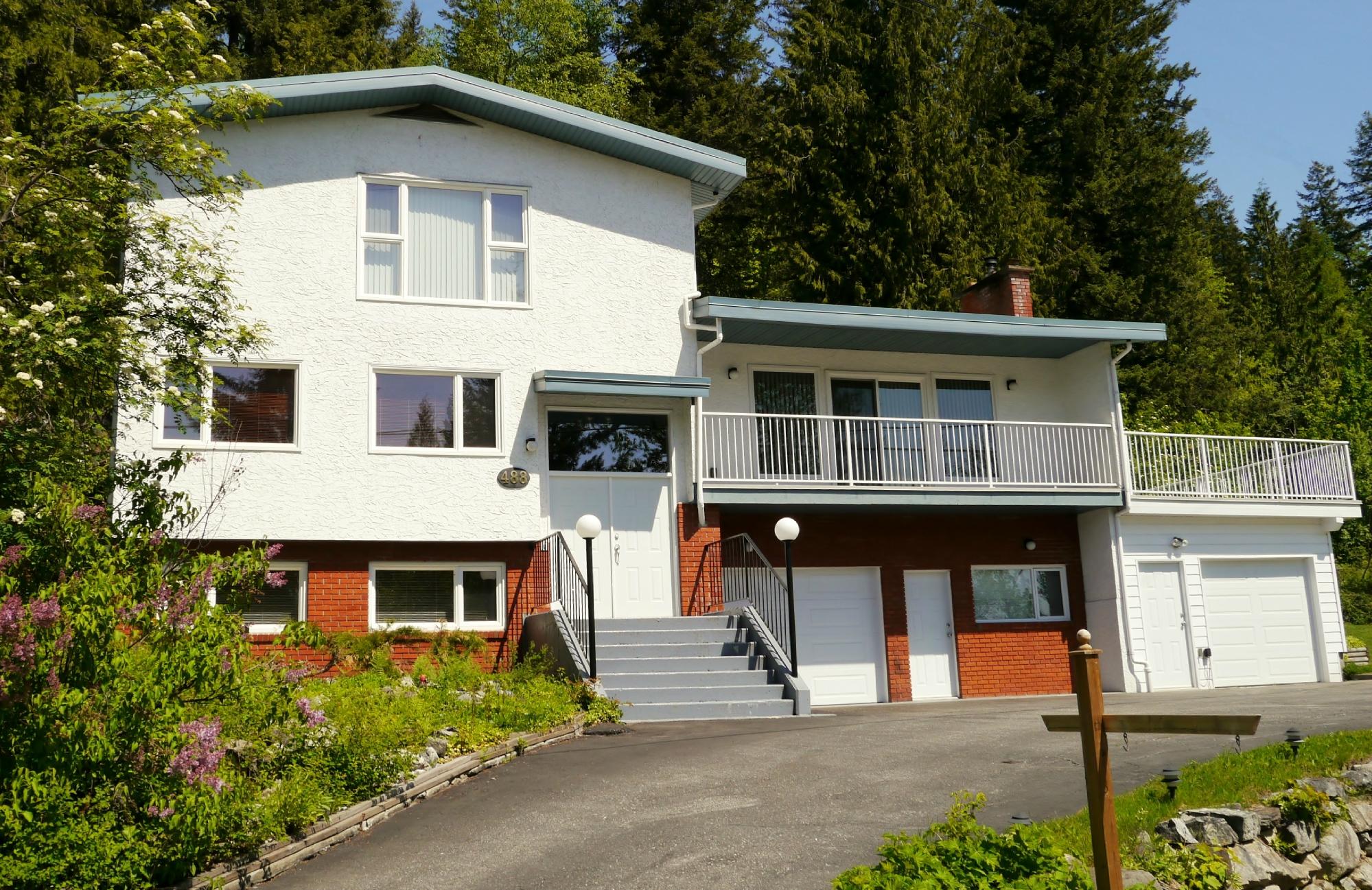 STOKE STASH BED & BREAKFAST - B&B Reviews (Revelstoke, British Columbia)