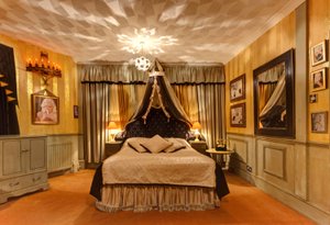 Hotel Pelirocco in Brighton, image may contain: Chandelier, Lighting, Bedroom, Indoors
