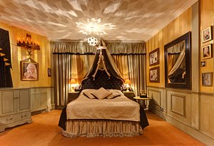 Hotel Pelirocco in Brighton, image may contain: Chandelier, Lighting, Bedroom, Indoors