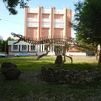 на фоне архива