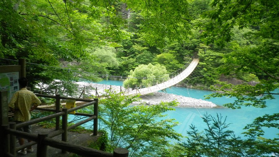 光山荘からの散策コースにある夢の吊り橋