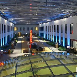 Atrium bei Nacht