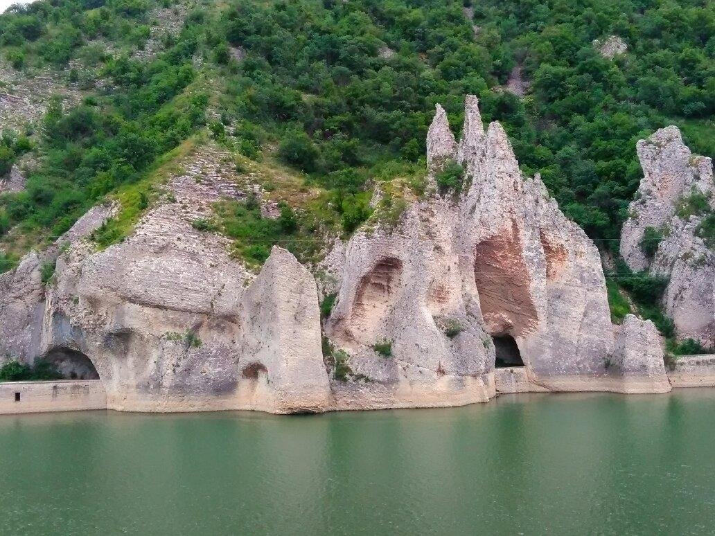 Скали. Чудните скали Болгария. Чудные скалы Варна. Озеро Цонево - чудные скалы Болгария. Скали и Малдон.