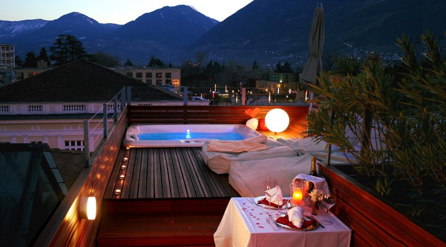 Private Whirlpool on roof top terrace from room Paradise Loft