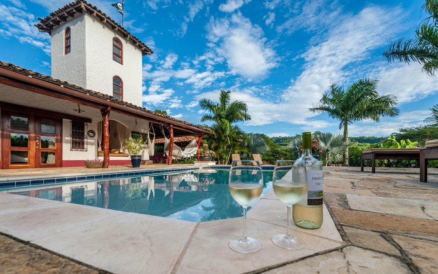 Rancho Chilamate ~ Chilled Wine Poolside