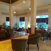High ceilings, comfy lounge
